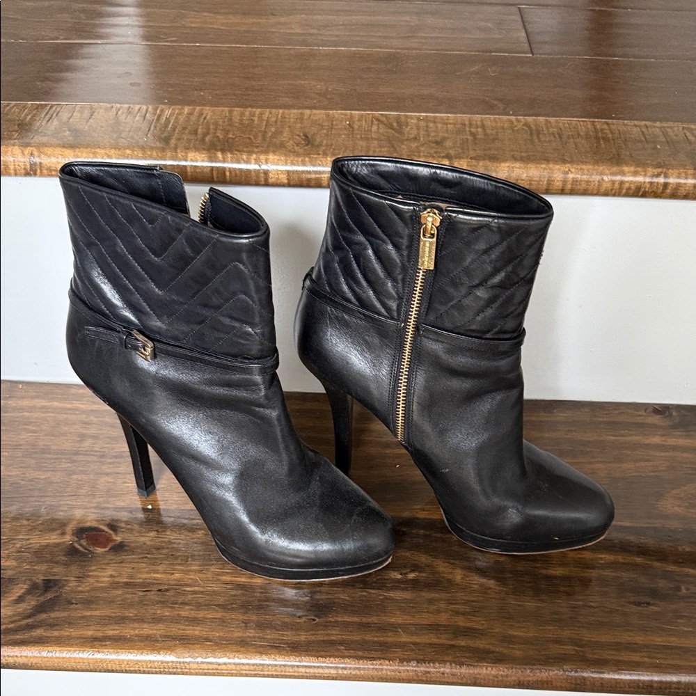 MICHAEL Michael Kors Black Quilted Heeled Boots with Gold Zipper EUC - Picture 3 of 9